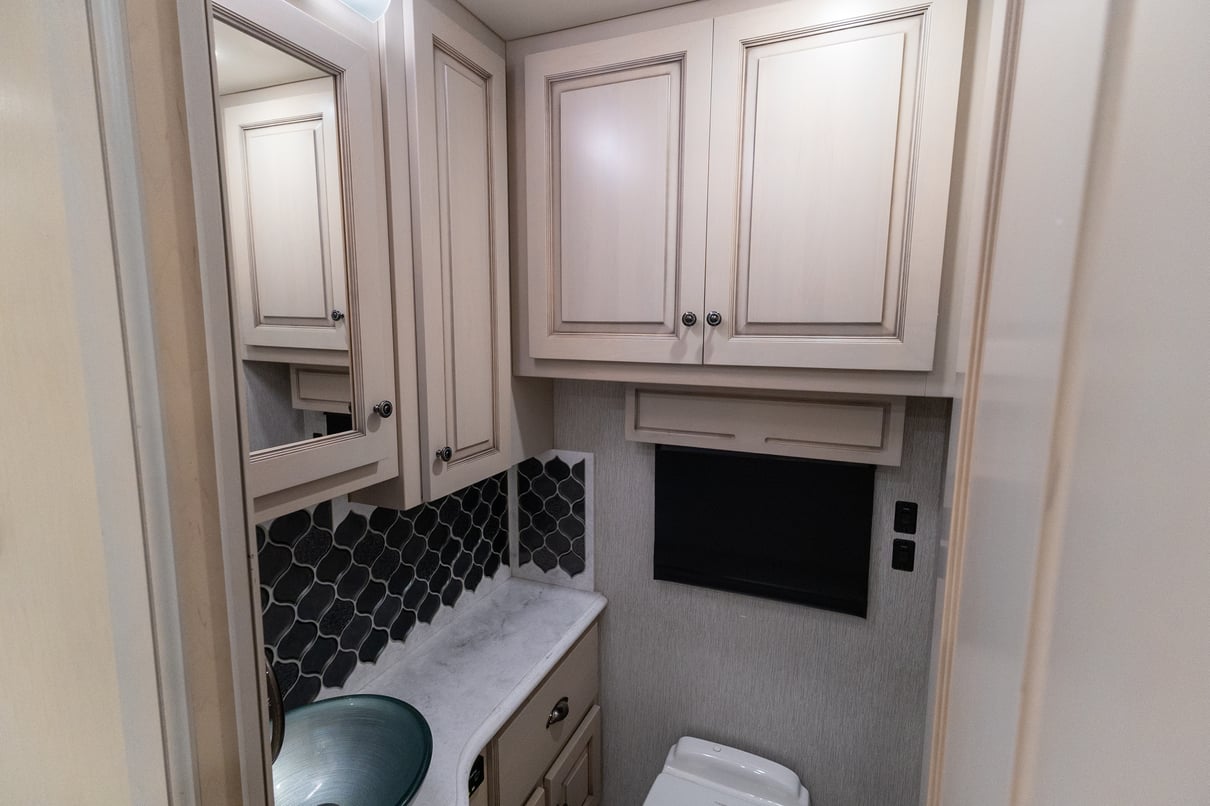 2022 Newmar Dutch Star 4081 gallery image-22