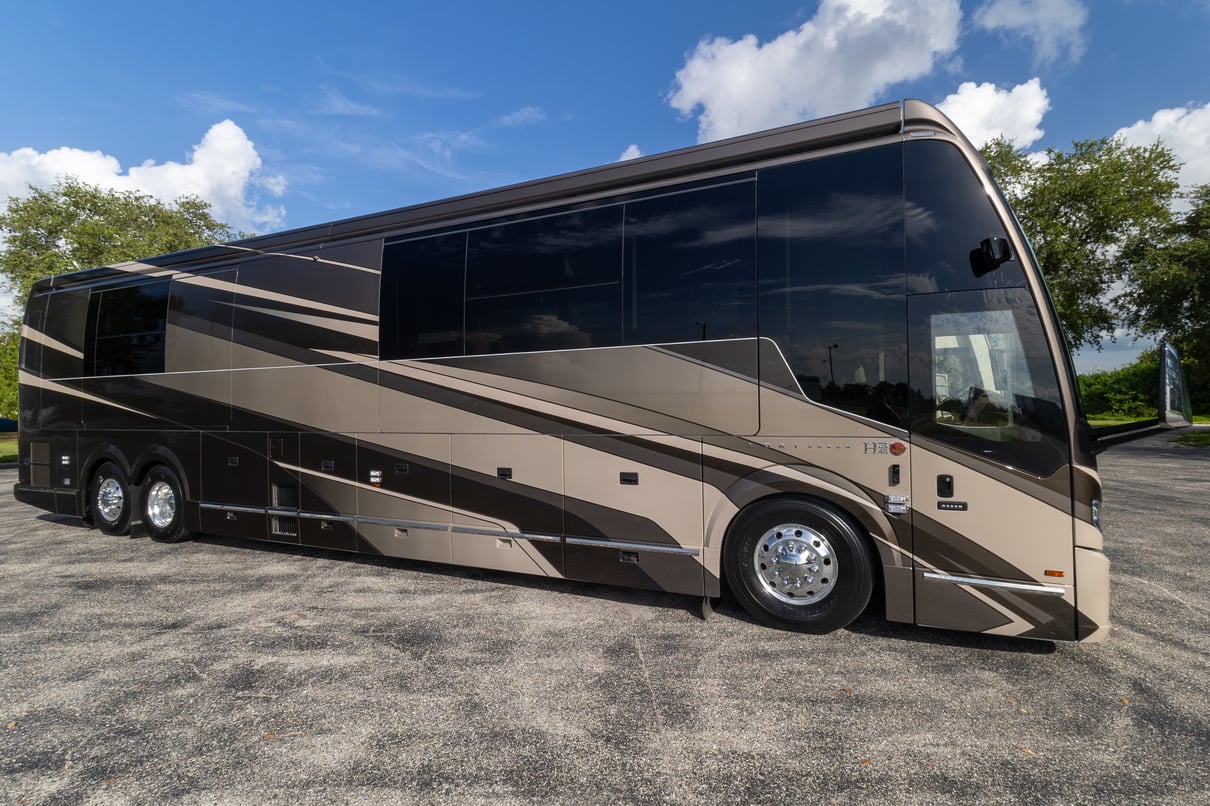 2027 Prevost Loki H3 45 gallery image-2