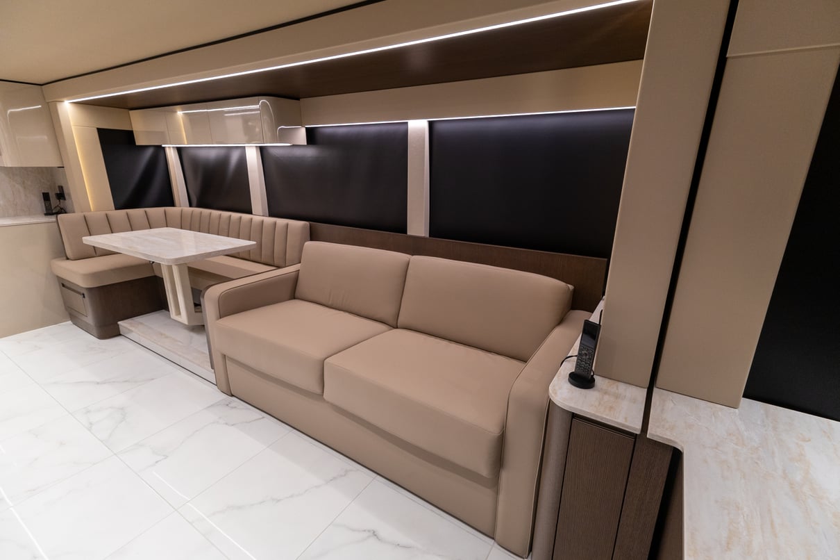 2027 Prevost Loki H3 45 gallery image-16