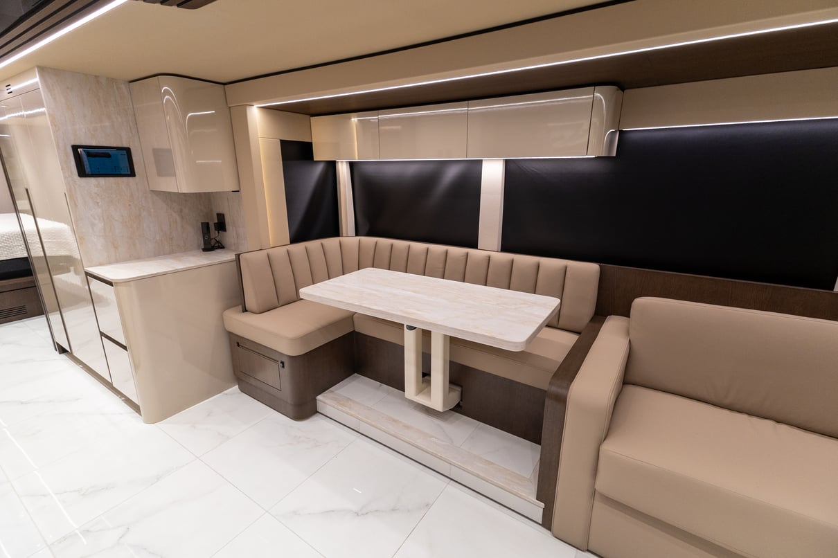 2027 Prevost Loki H3 45 gallery image-17