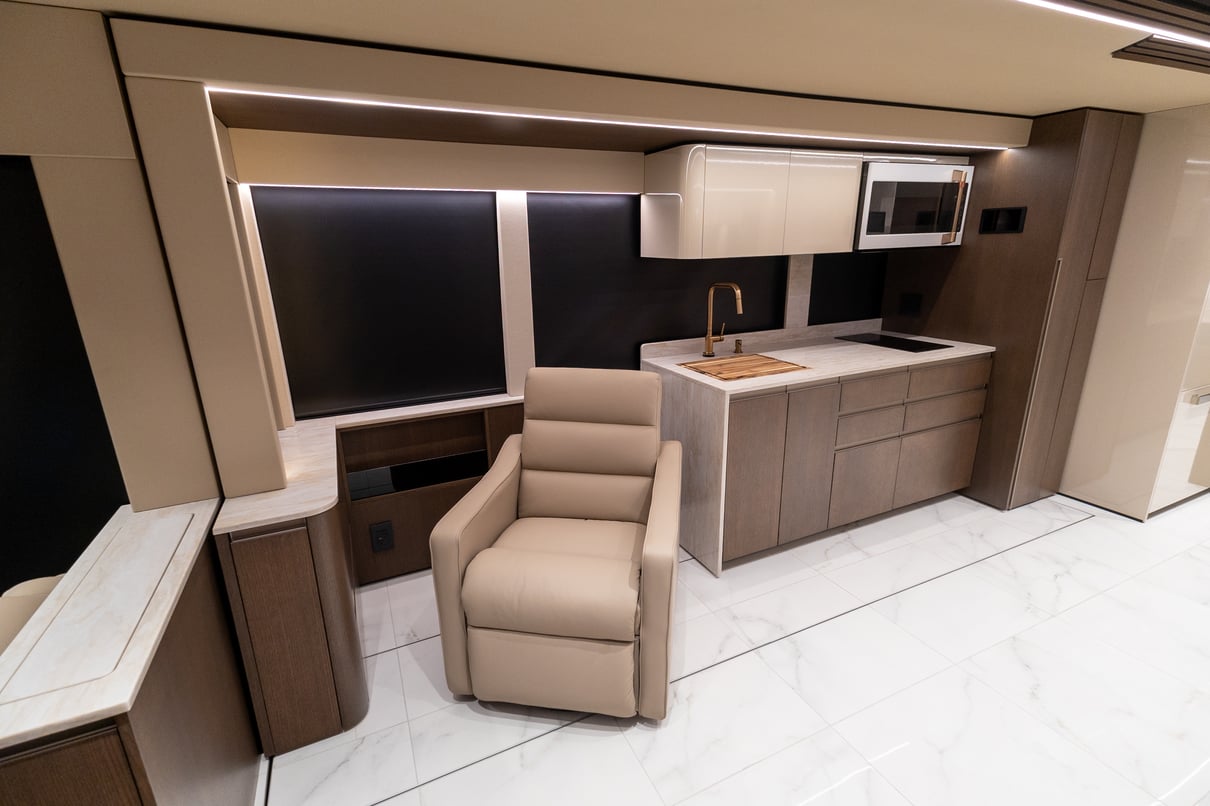 2027 Prevost Loki H3 45 gallery image-18