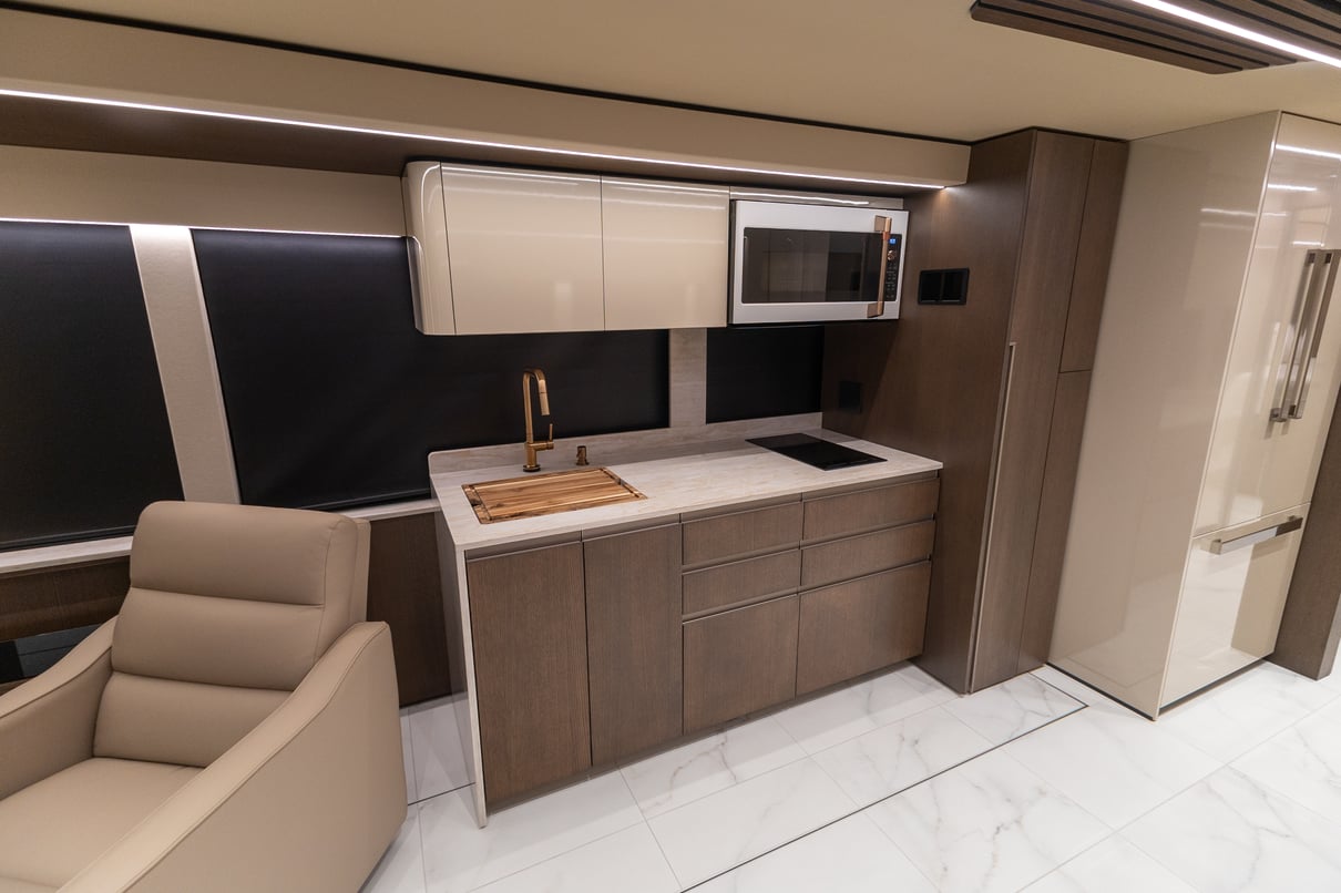 2027 Prevost Loki H3 45 gallery image-19