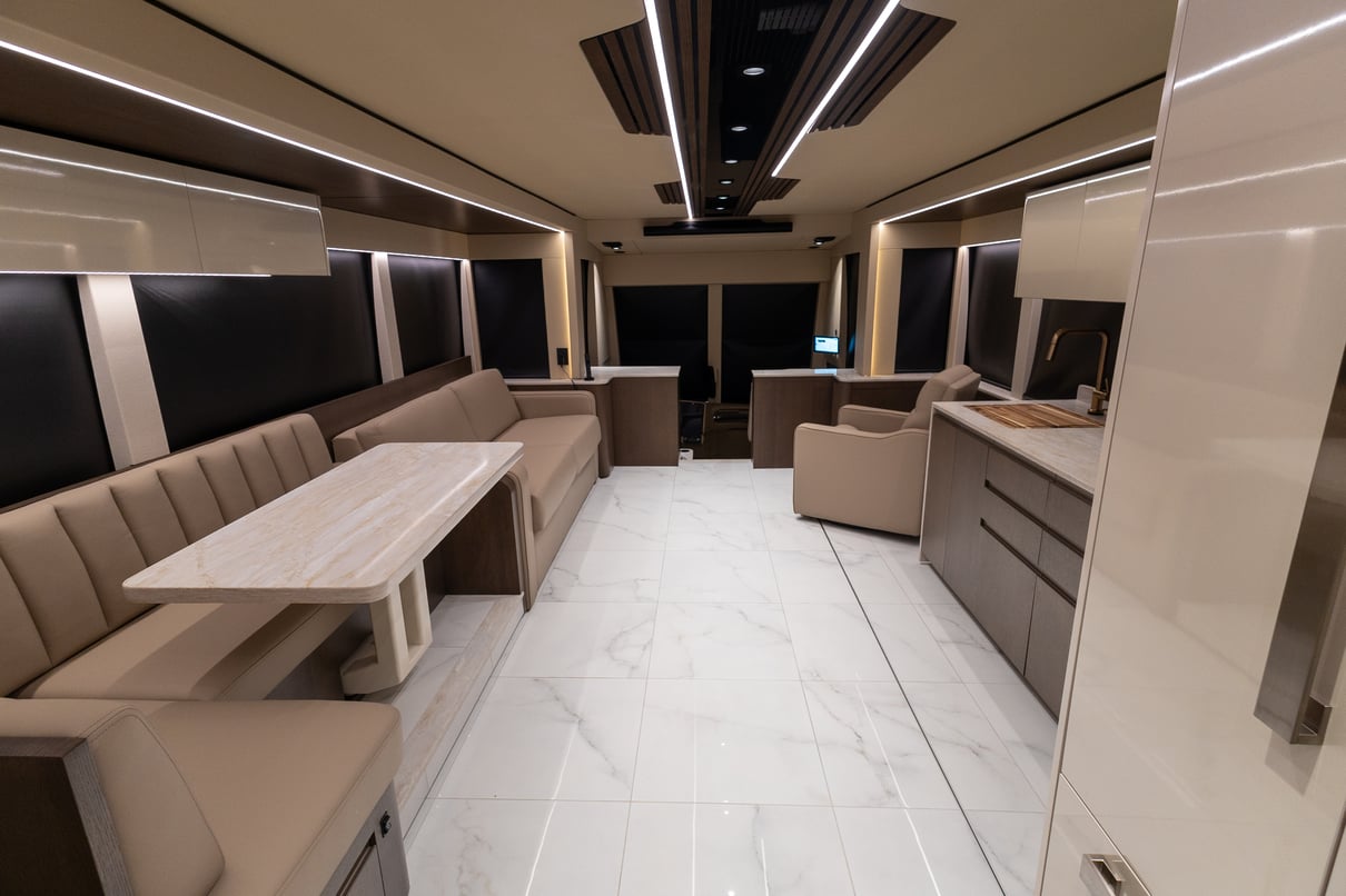 2027 Prevost Loki H3 45 gallery image-22