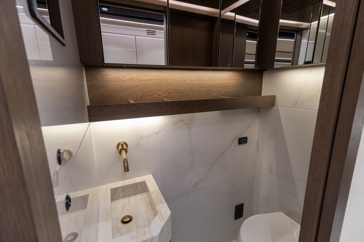 2027 Prevost Loki H3 45 gallery image-23