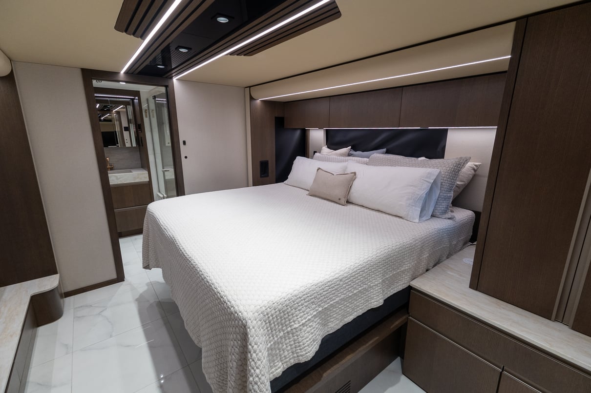 2027 Prevost Loki H3 45 gallery image-25