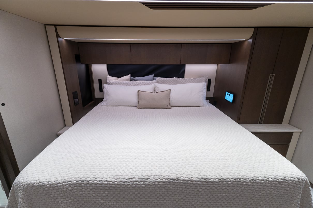 2027 Prevost Loki H3 45 gallery image-26