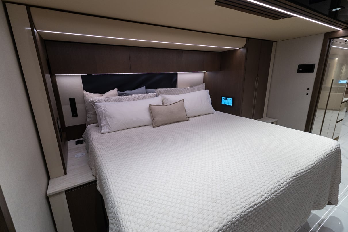2027 Prevost Loki H3 45 gallery image-27