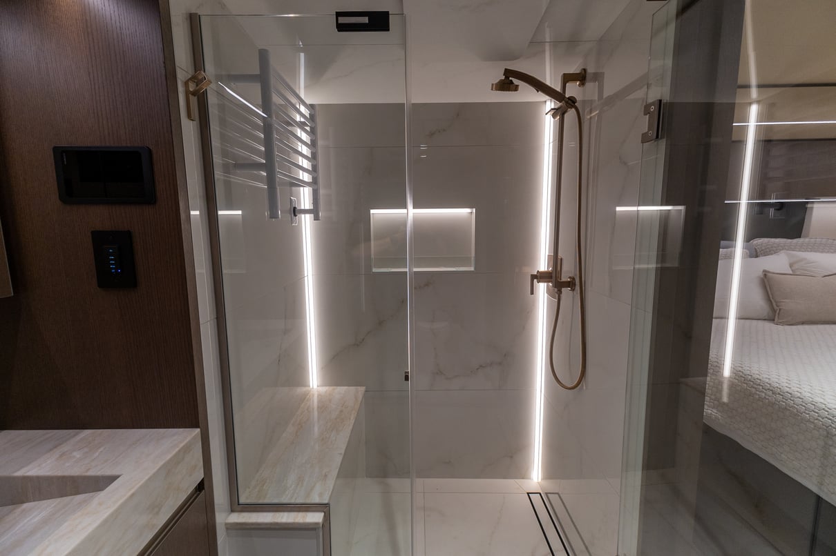 2027 Prevost Loki H3 45 gallery image-30