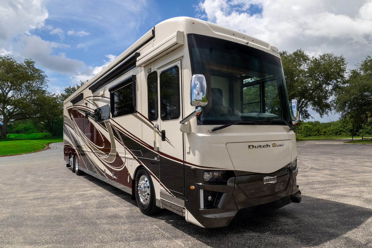 2021 Newmar Dutch Star 4369 gallery image-1