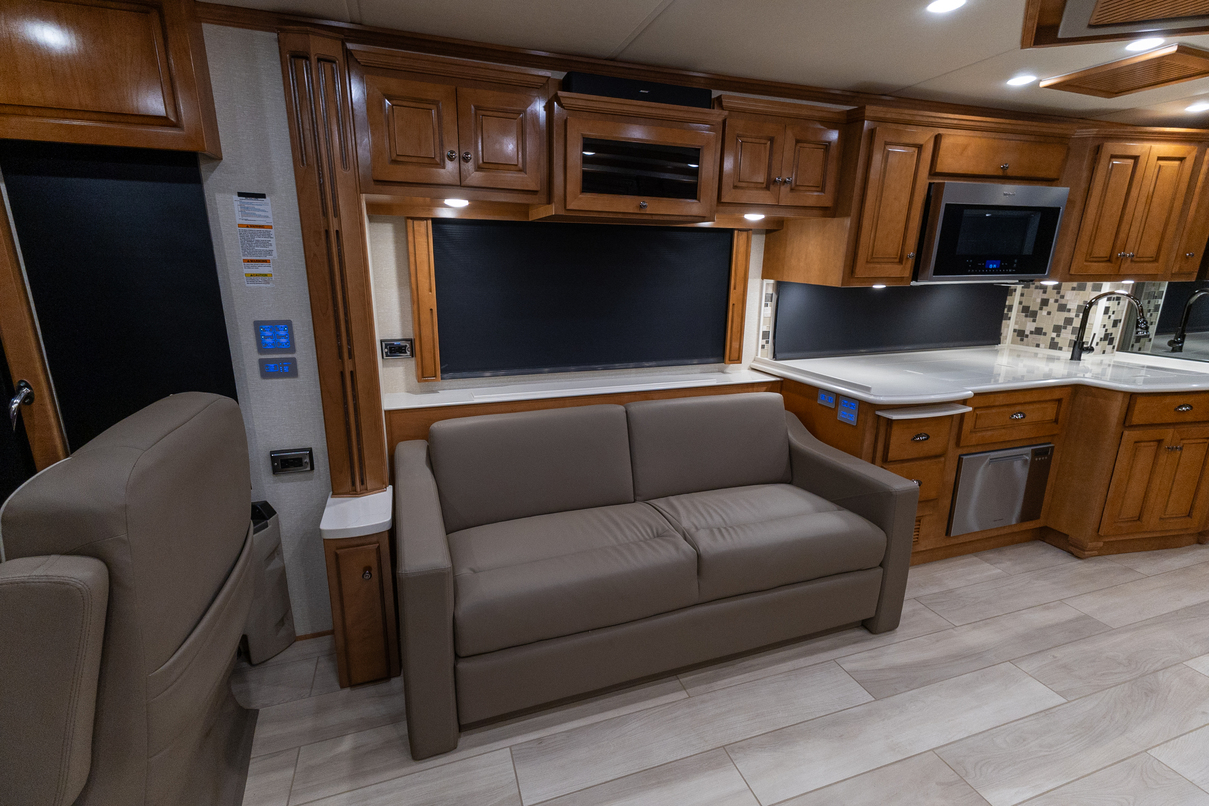2021 Newmar Dutch Star 4369 gallery image-17