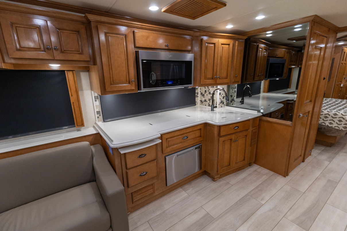 2021 Newmar Dutch Star 4369 gallery image-18