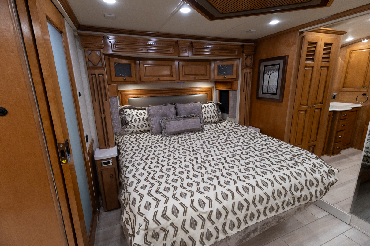 2021 Newmar Dutch Star 4369 gallery image-24