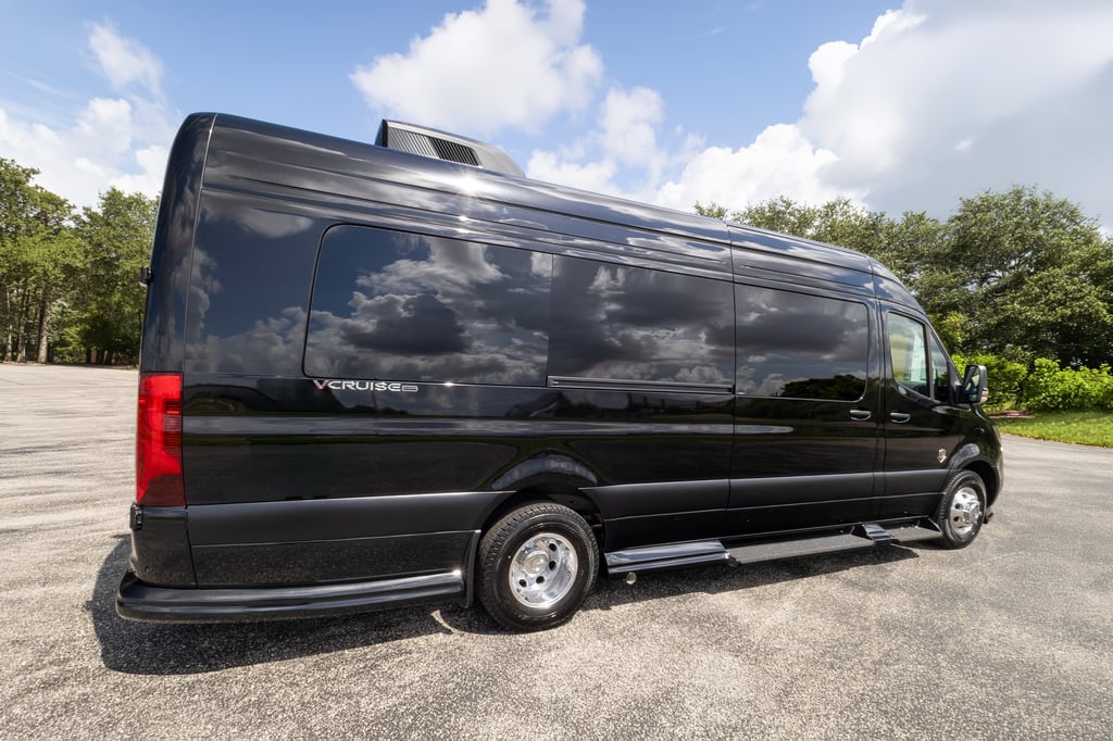 2027 OGV Luxury Coach V-Cruise 10OBW