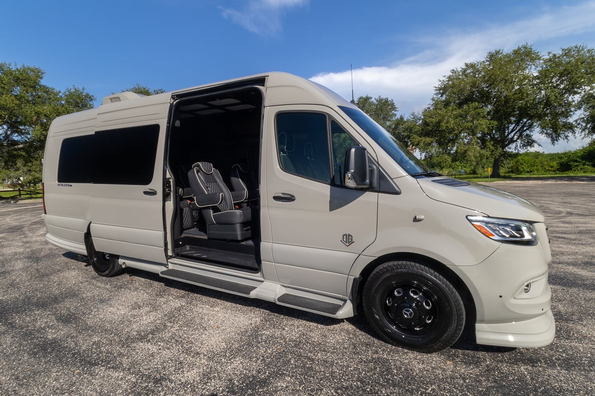 2027 OGV Luxury Coach V-Cruise 10OB gallery image-3