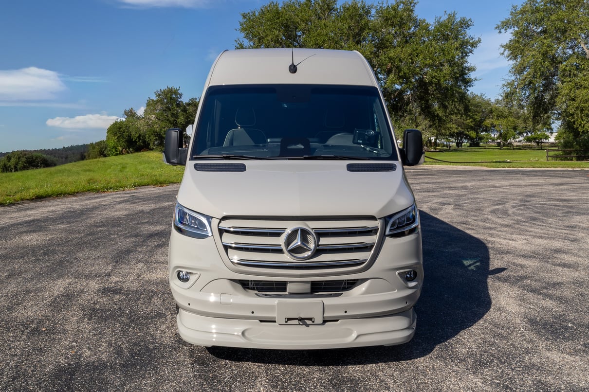 2027 OGV Luxury Coach V-Cruise 10OB gallery image-12
