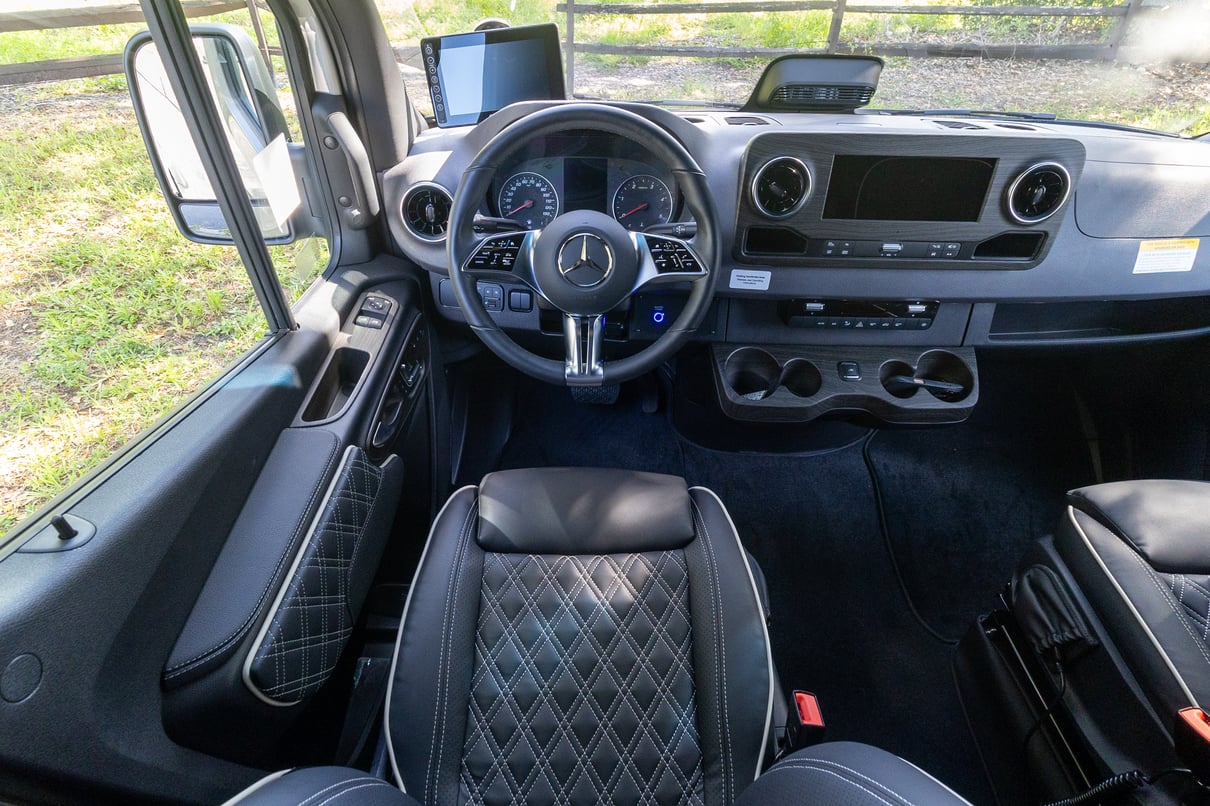 2027 OGV Luxury Coach V-Cruise 10OB gallery image-13