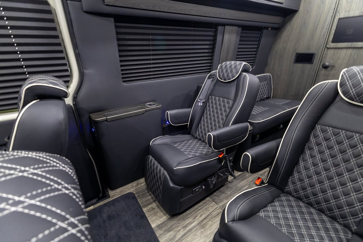 2027 OGV Luxury Coach V-Cruise 10OB gallery image-17