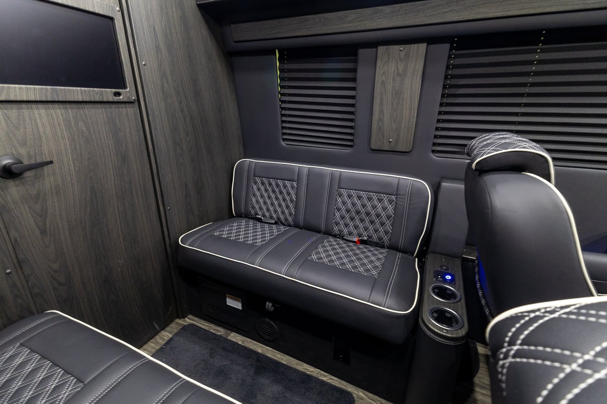 2027 OGV Luxury Coach V-Cruise 10OB gallery image-21