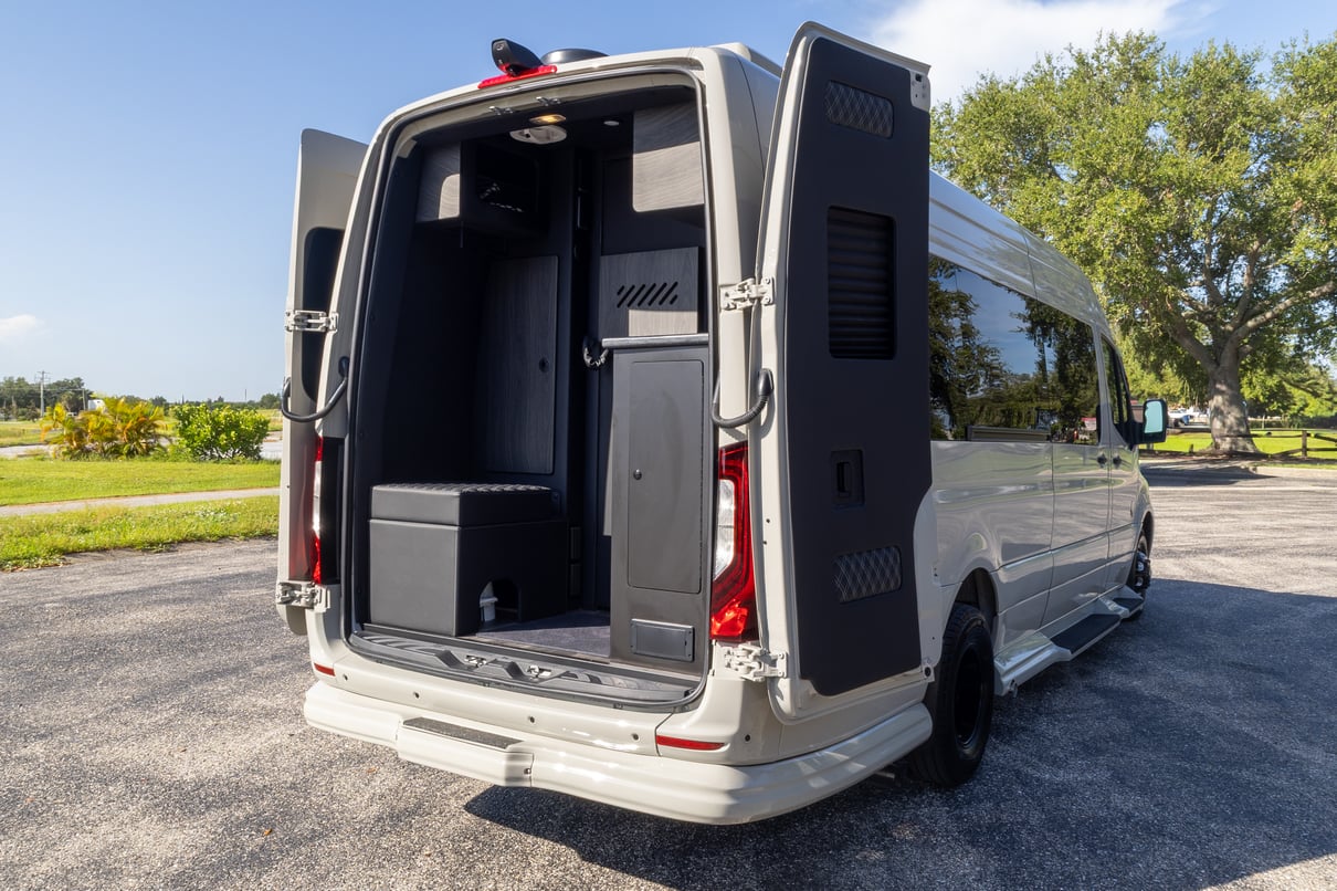2027 OGV Luxury Coach V-Cruise 10OB gallery image-28