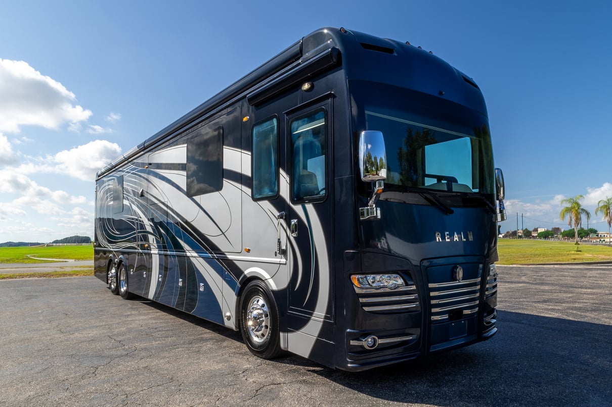 2020 Foretravel Realm FS605 LVMS gallery image-1