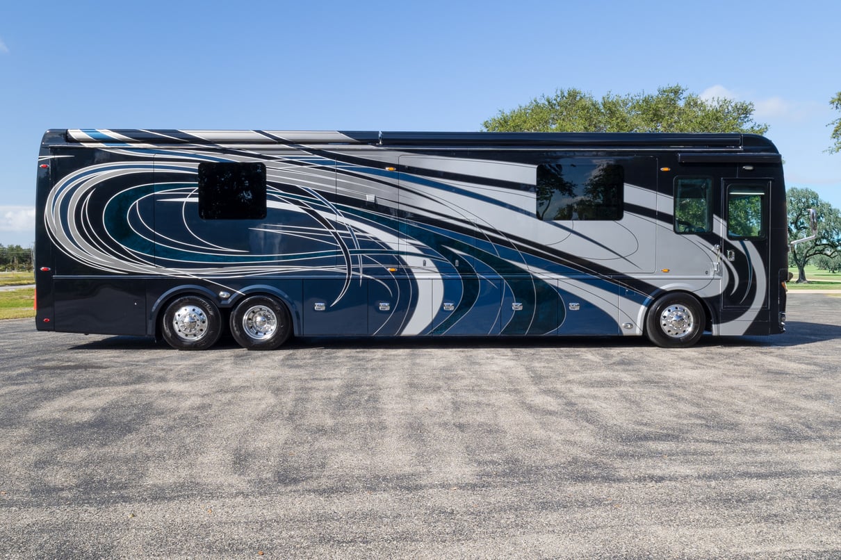 2020 Foretravel Realm FS605 LVMS gallery image-3