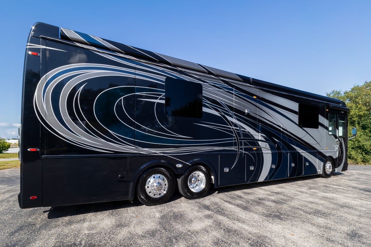 2020 Foretravel Realm FS605 LVMS gallery image-4
