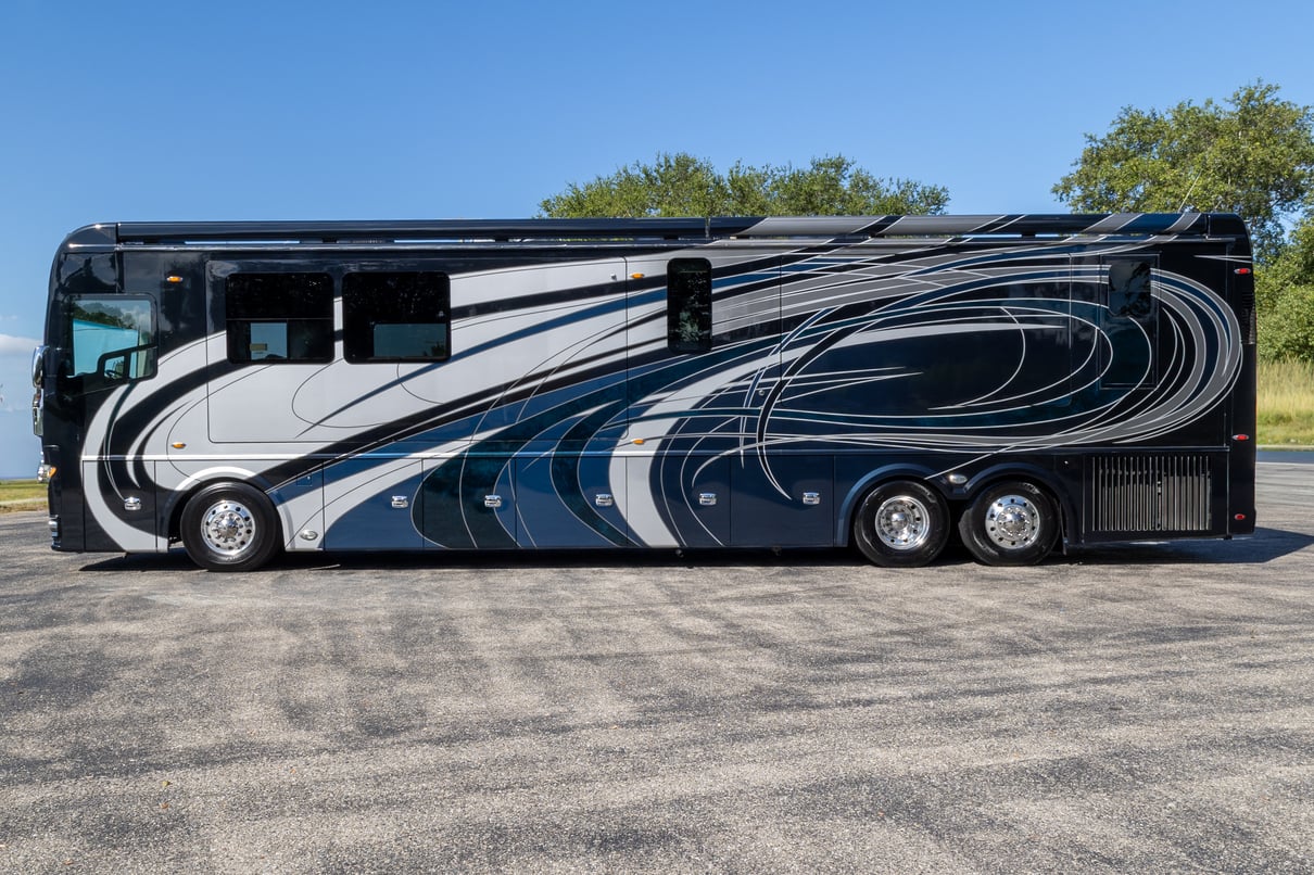 2020 Foretravel Realm FS605 LVMS gallery image-9