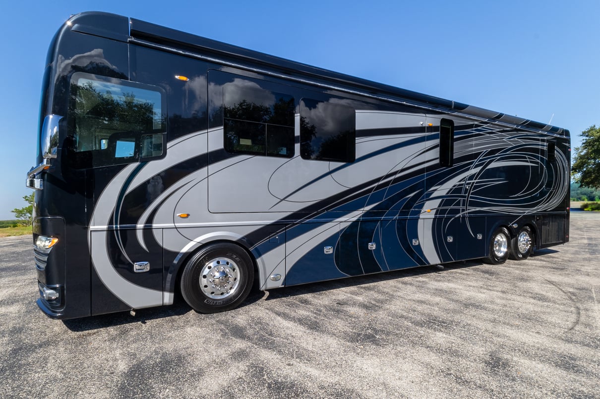 2020 Foretravel Realm FS605 LVMS gallery image-10