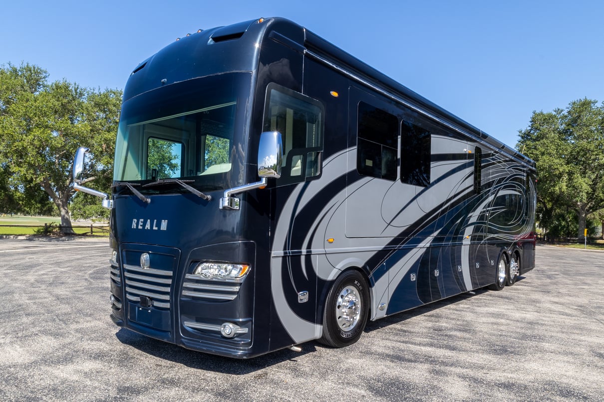 2020 Foretravel Realm FS605 LVMS gallery image-11