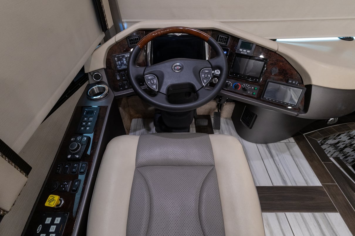 2020 Foretravel Realm FS605 LVMS gallery image-14