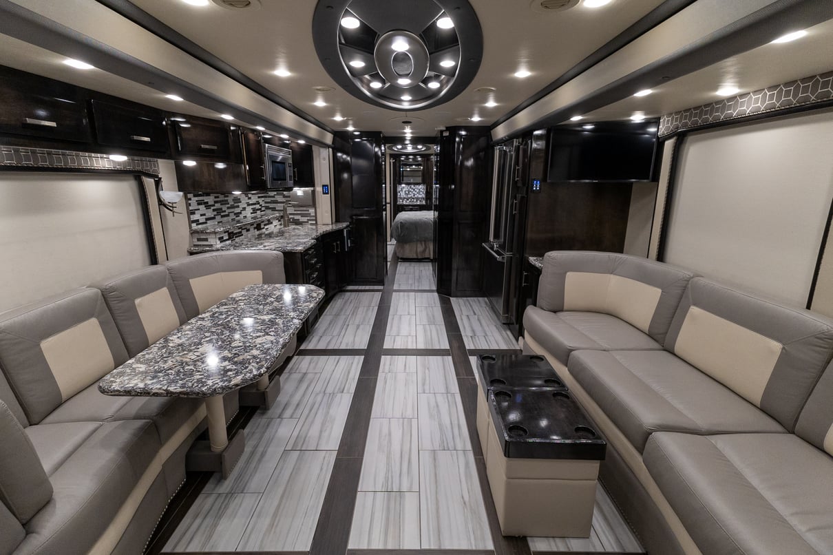 2020 Foretravel Realm FS605 LVMS gallery image-15