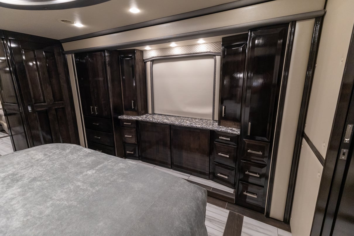 2020 Foretravel Realm FS605 LVMS gallery image-28