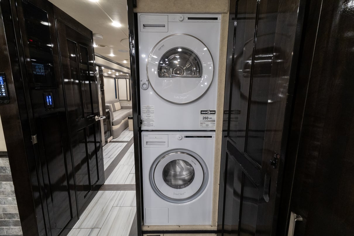2020 Foretravel Realm FS605 LVMS gallery image-33