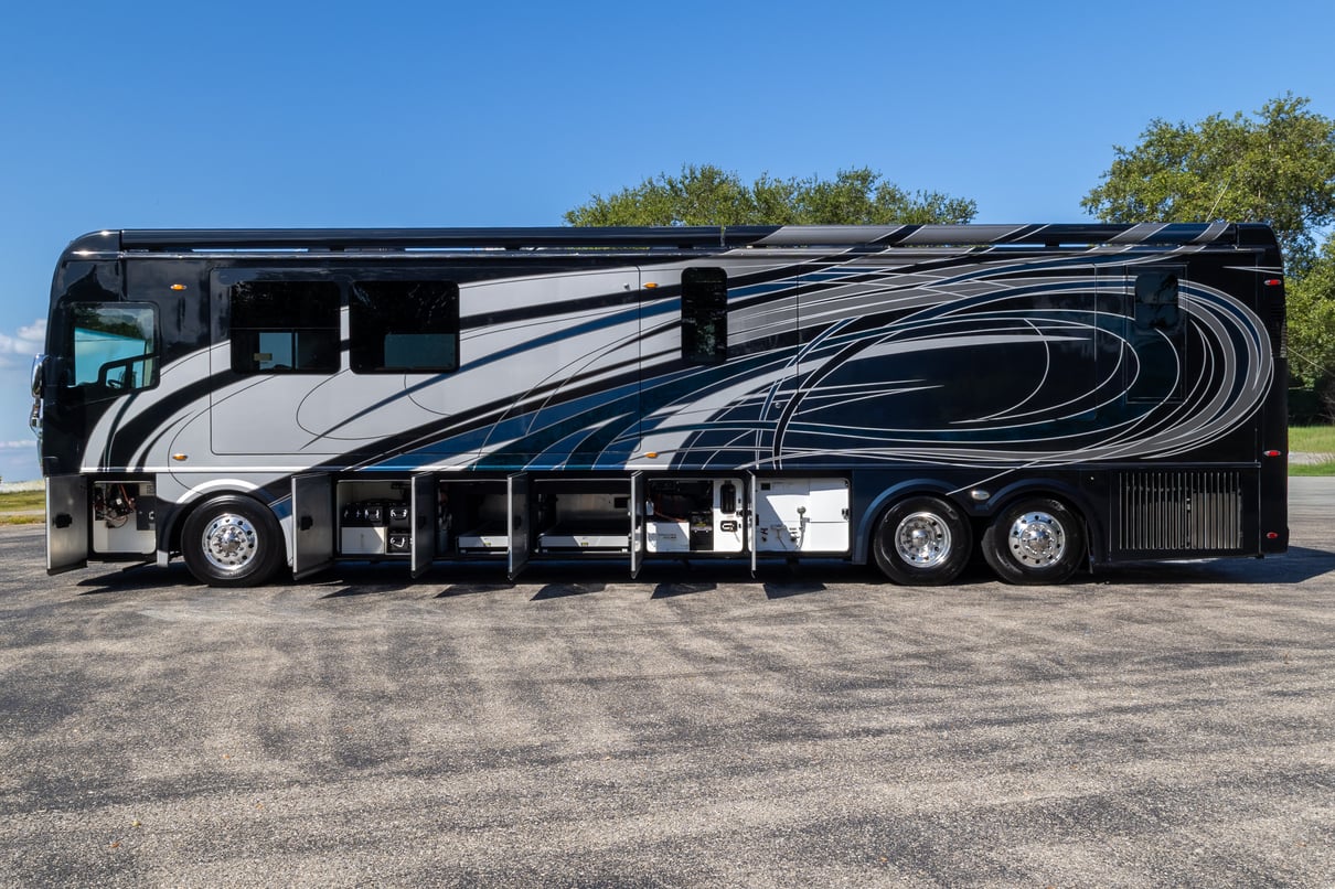 2020 Foretravel Realm FS605 LVMS gallery image-35