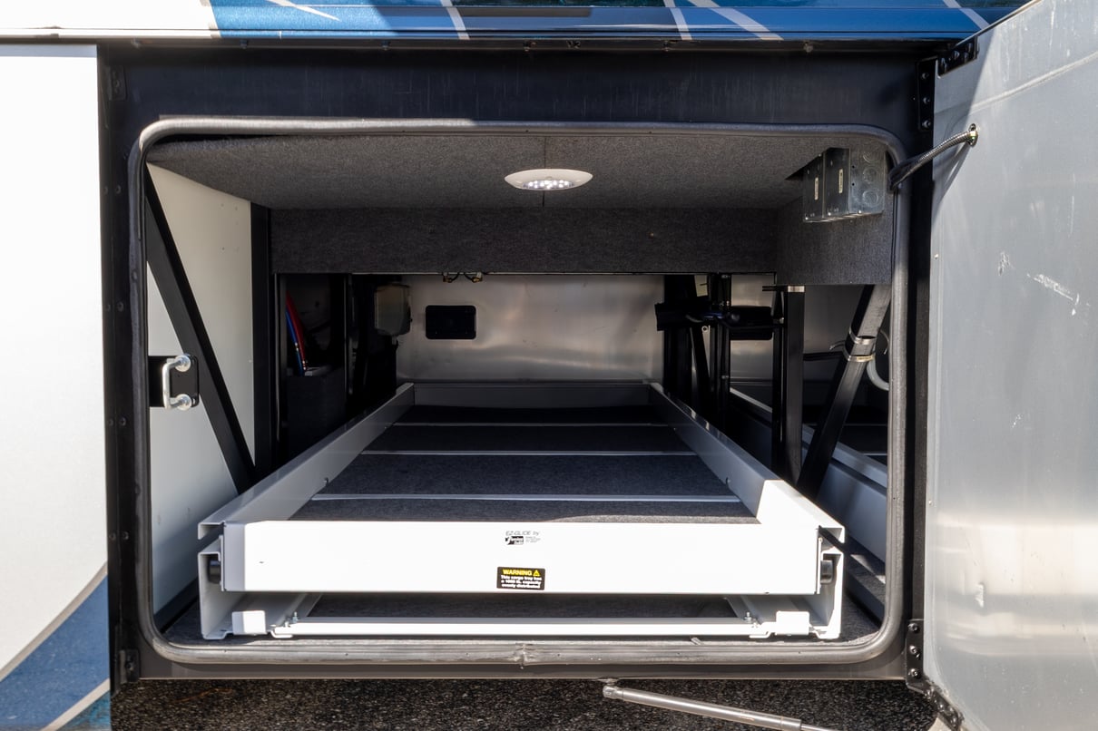 2020 Foretravel Realm FS605 LVMS gallery image-38