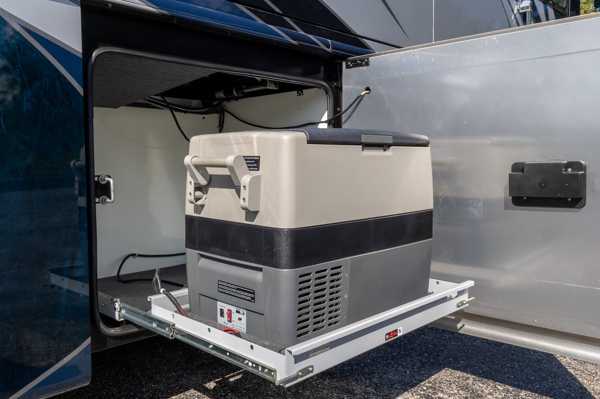 2020 Foretravel Realm FS605 LVMS gallery image-40