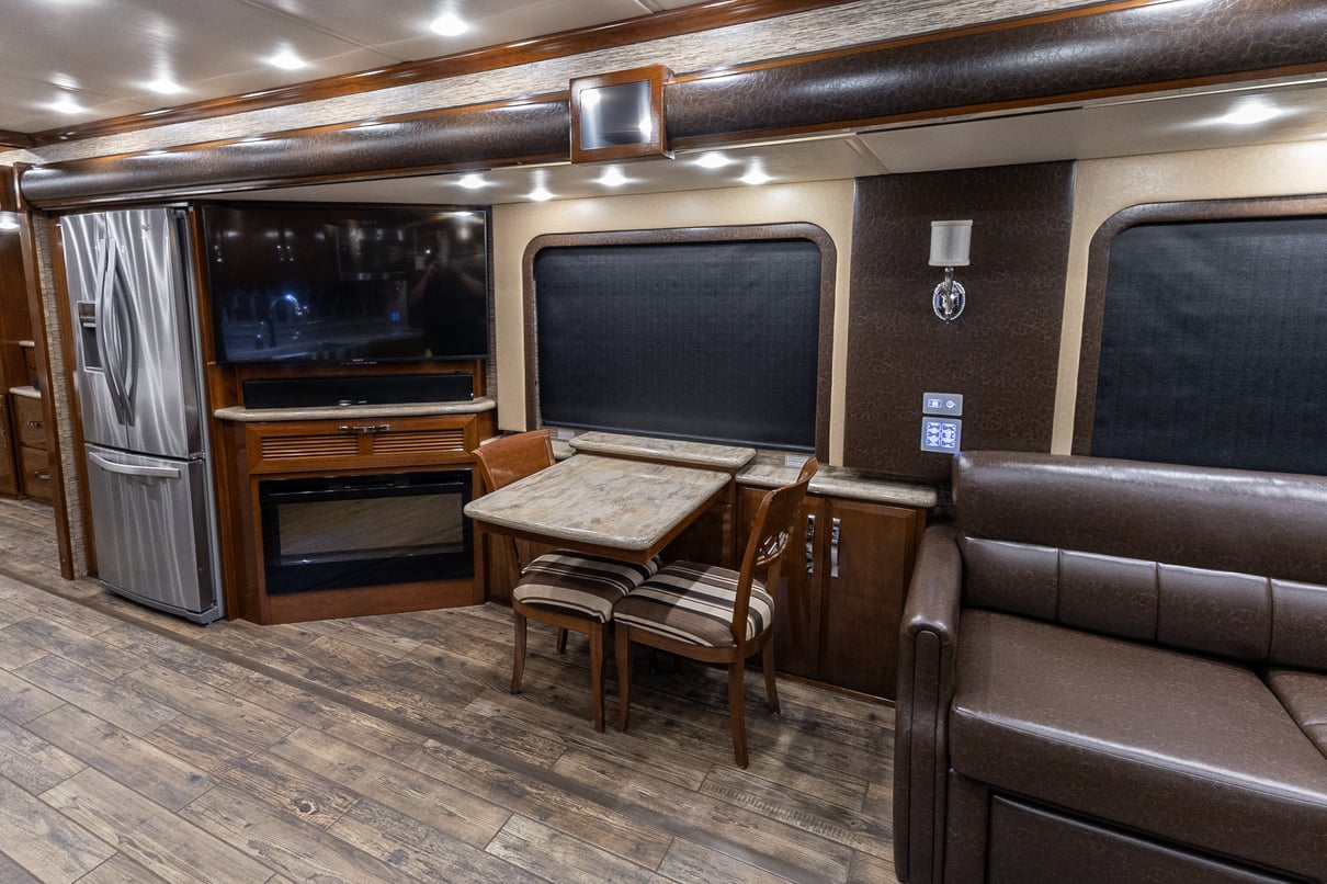 2017 Newmar King Aire 4584 gallery image-16