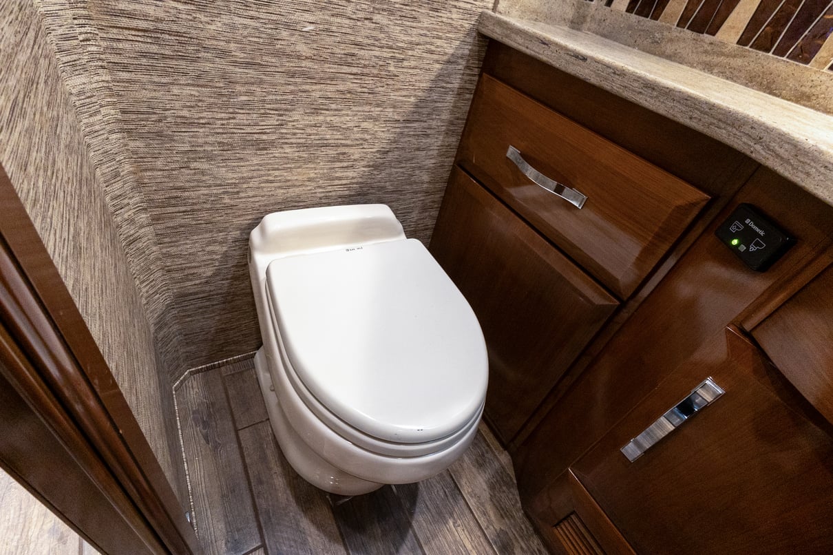 2017 Newmar King Aire 4584 gallery image-23
