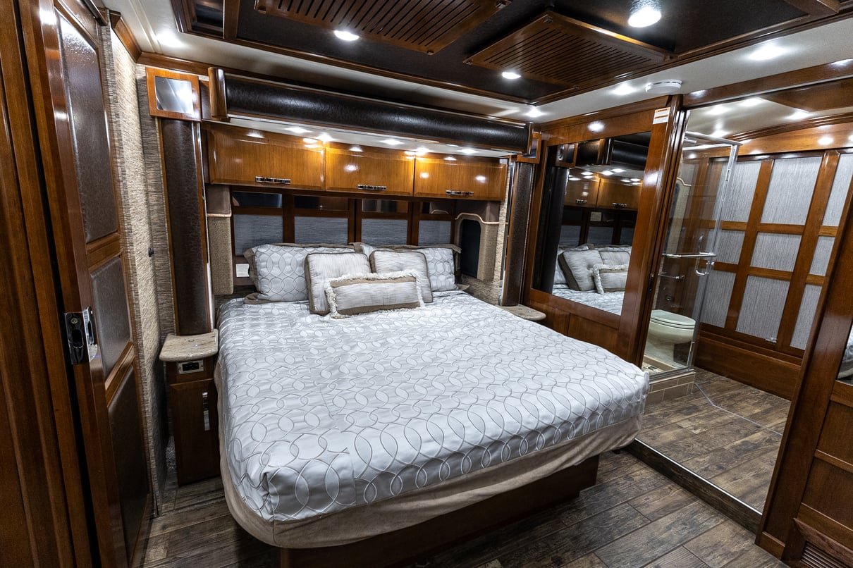 2017 Newmar King Aire 4584 gallery image-24