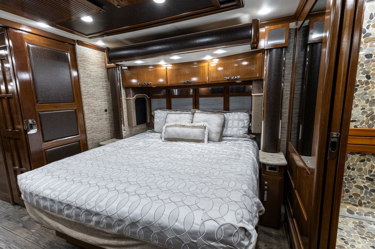 2017 Newmar King Aire 4584 gallery image-26