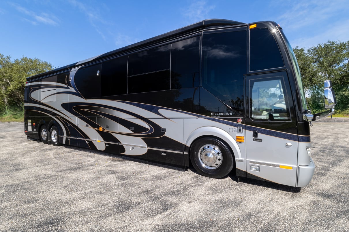 2018 Prevost Millennium H3 45 gallery image-2