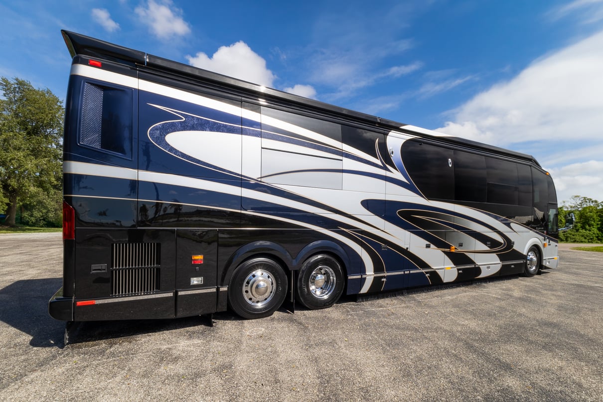 2018 Prevost Millennium H3 45 gallery image-4