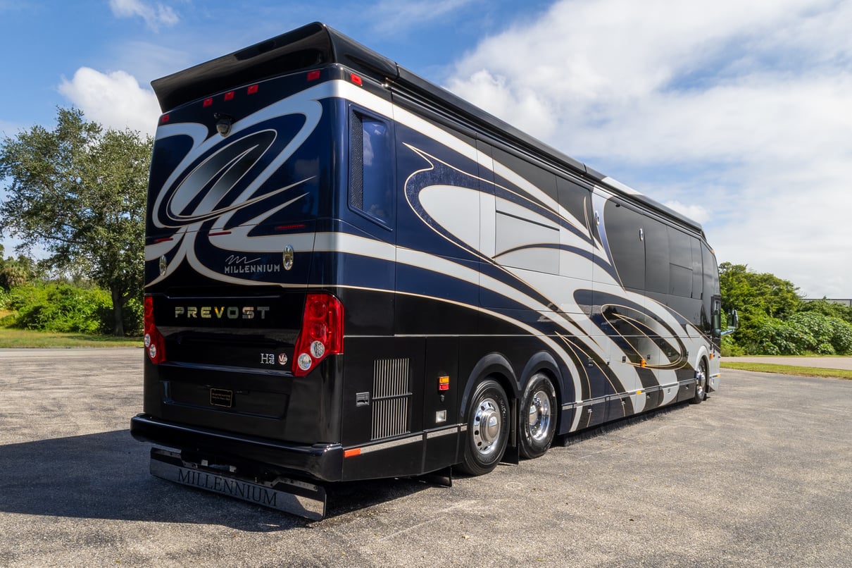 2018 Prevost Millennium H3 45 gallery image-5