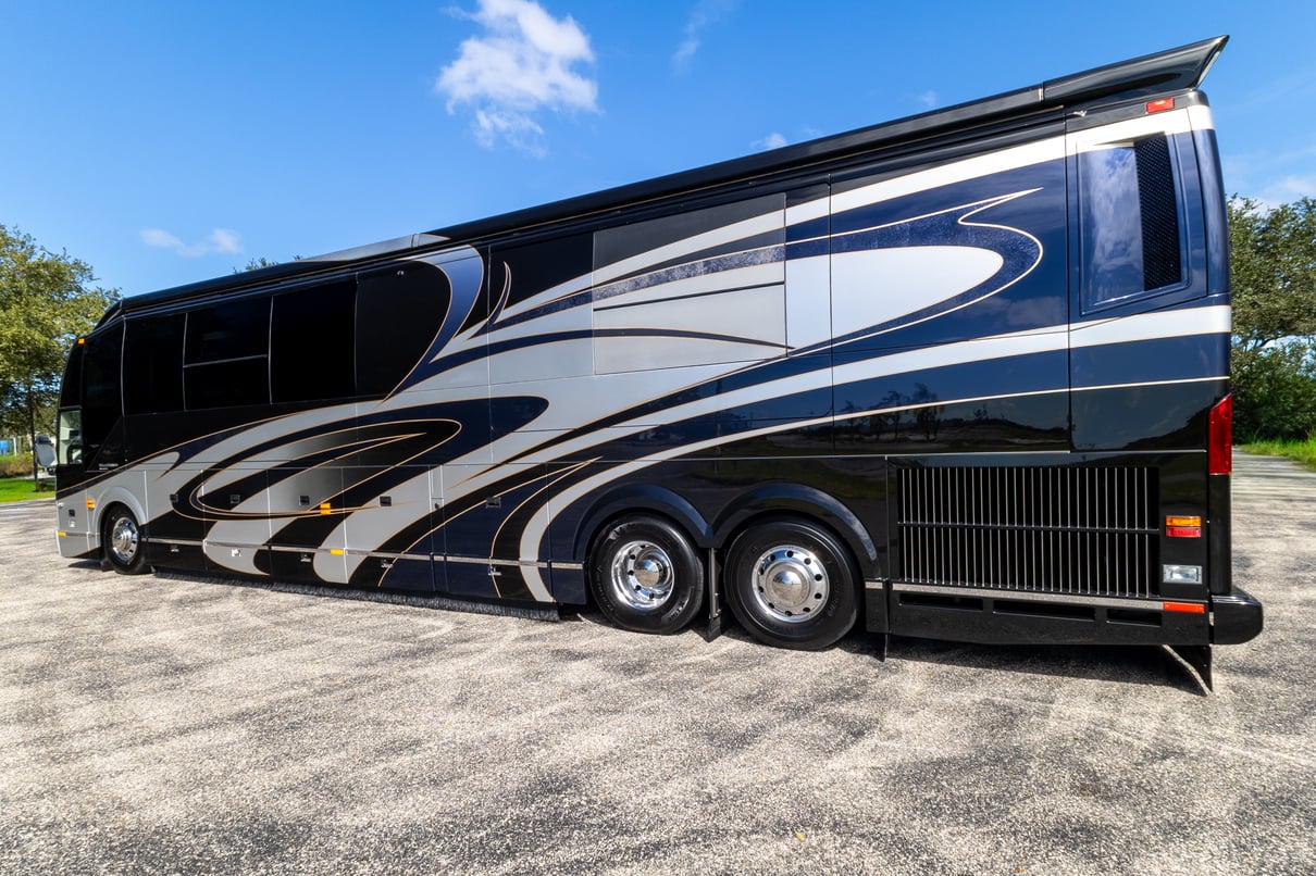 2018 Prevost Millennium H3 45 gallery image-8