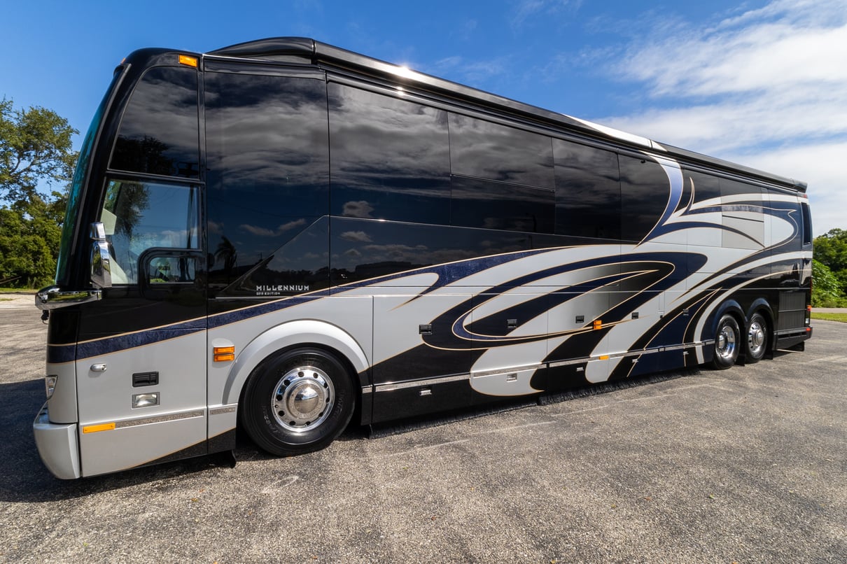 2018 Prevost Millennium H3 45 gallery image-10