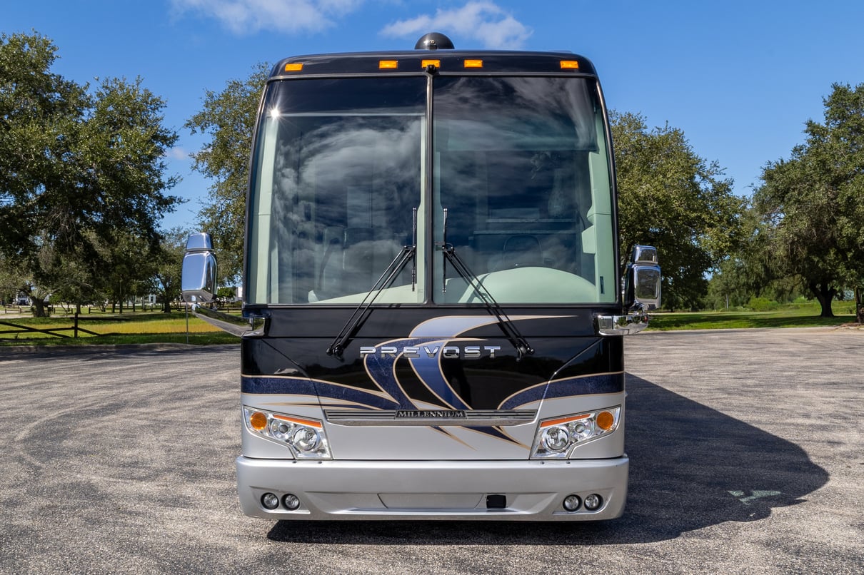 2018 Prevost Millennium H3 45 gallery image-12