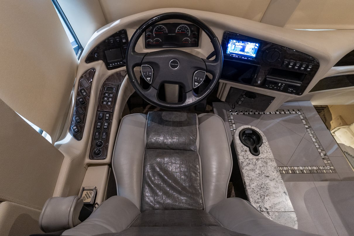 2018 Prevost Millennium H3 45 gallery image-14