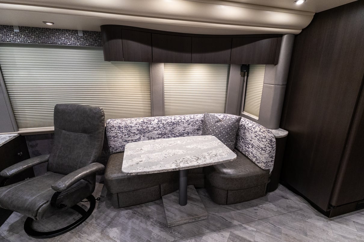 2018 Prevost Millennium H3 45 gallery image-17