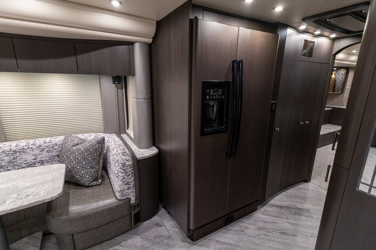 2018 Prevost Millennium H3 45 gallery image-18