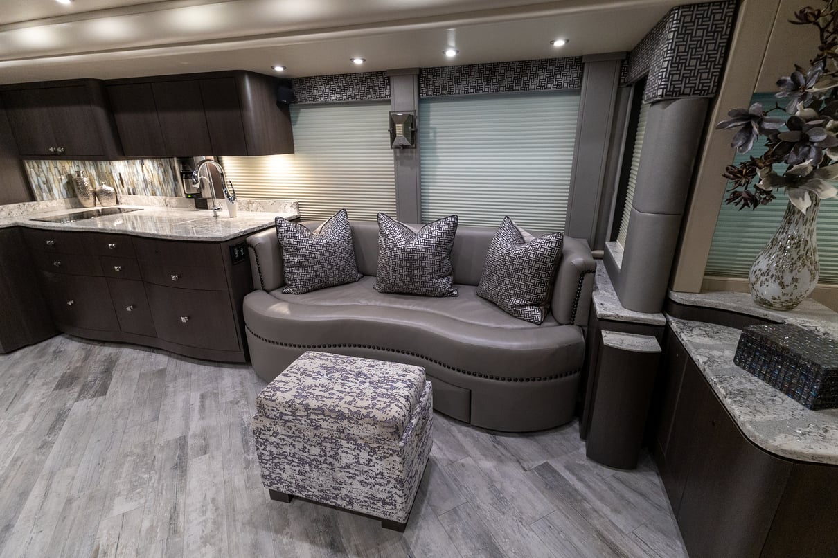 2018 Prevost Millennium H3 45 gallery image-19